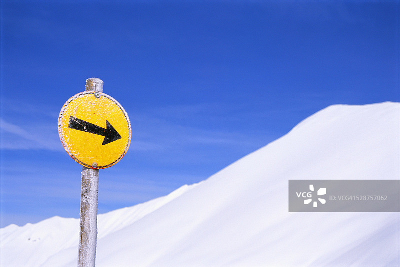 瑞士格劳宾登州伦策海德冬季标志图片素材