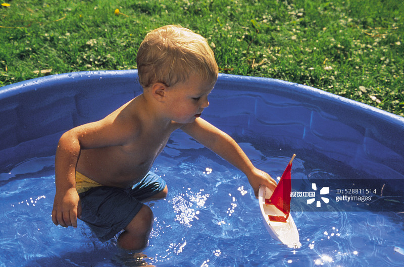 儿童游泳池图片素材