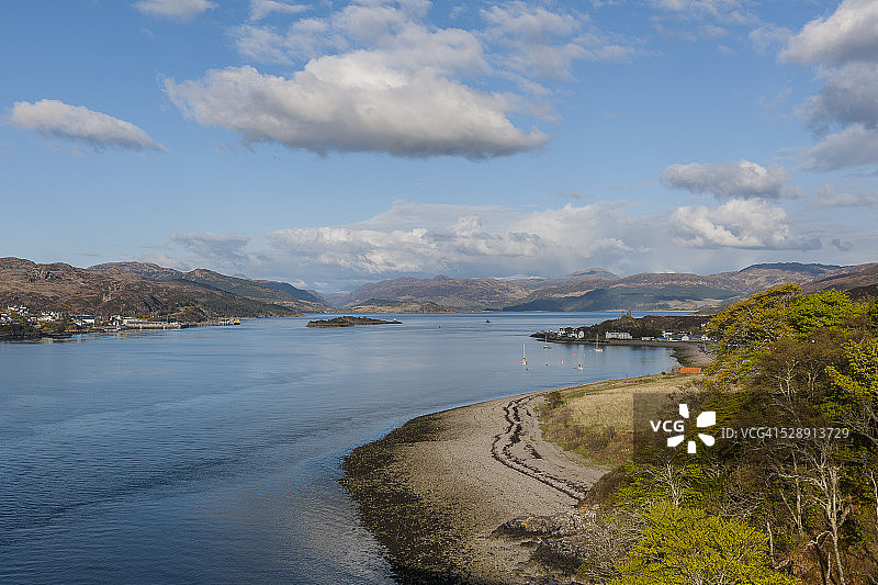 从桥上眺望凯尔金图片素材