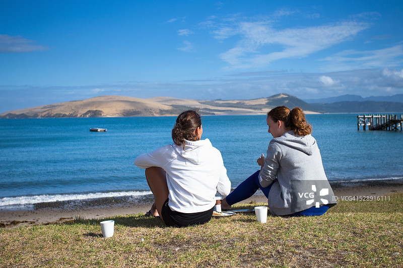 霍基昂加港海滨早餐图片素材