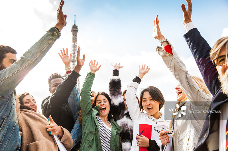 巴黎学校之旅：户外课程 - 埃菲尔铁塔图片素材