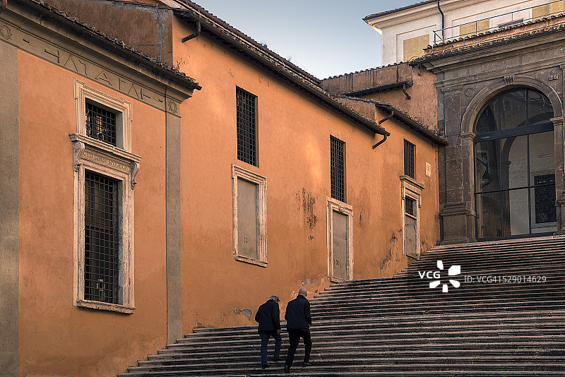 坎皮多oglio广场的老建筑和街道图片素材