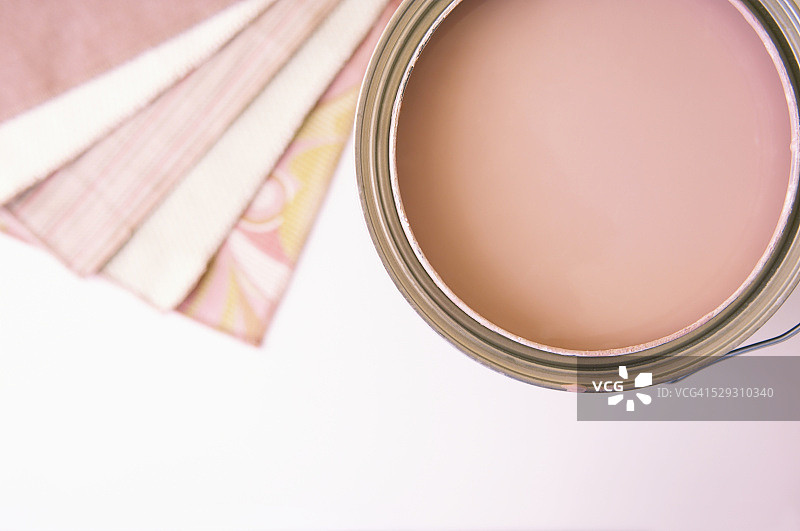 油漆罐和织物样品图片素材