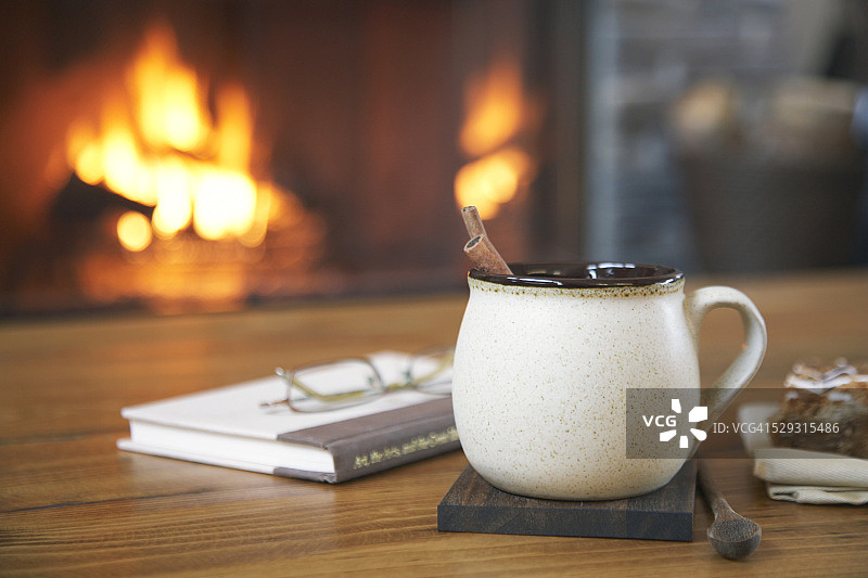 杯垫上的咖啡杯图片素材