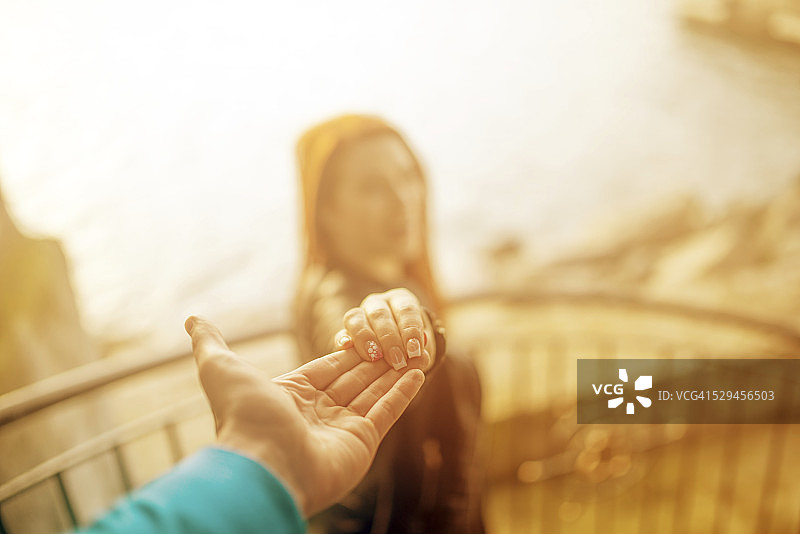 触摸我的手图片素材