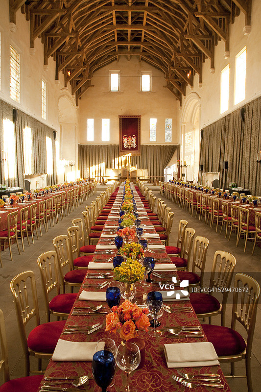 宴会厅内的餐桌图片素材