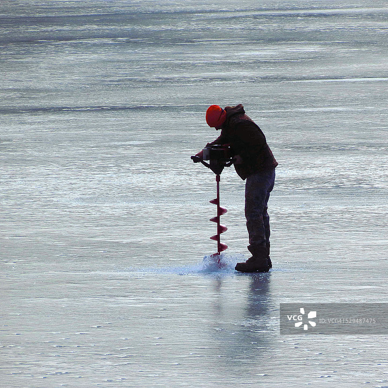 用于冰钓的螺旋钻探图片素材