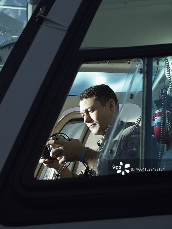 直升机飞行员图片素材