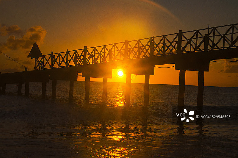 卡莱尔湾码头日落图片素材