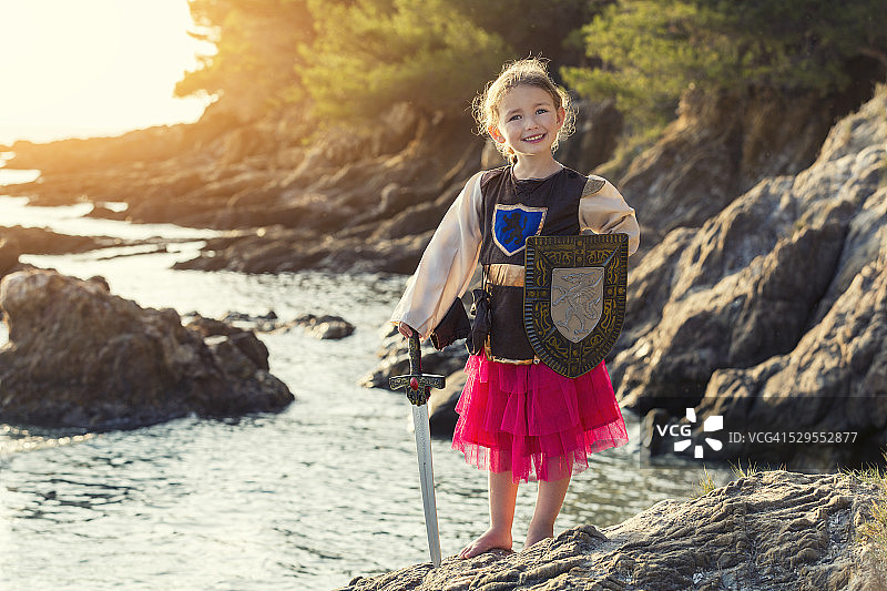 装扮成骑士的女孩图片素材