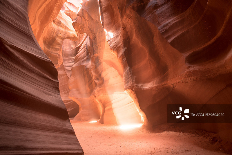 亚利桑那州佩吉市羚羊峡谷上段图片素材