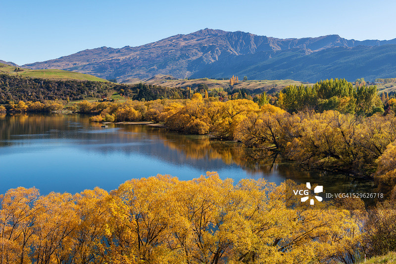 新西兰，秋季的 Hayes 湖图片素材