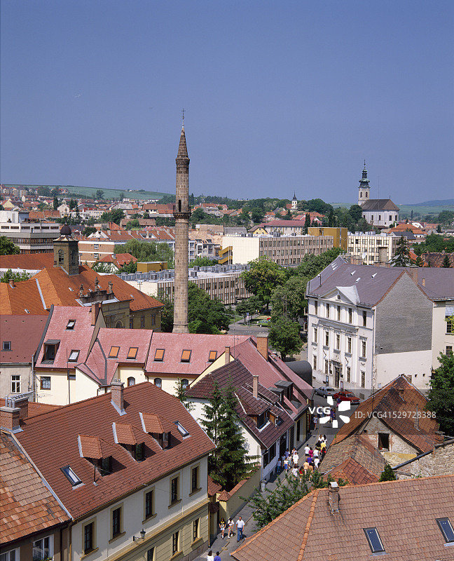 匈牙利埃格尔镇的土耳其清真寺尖塔和教堂图片素材