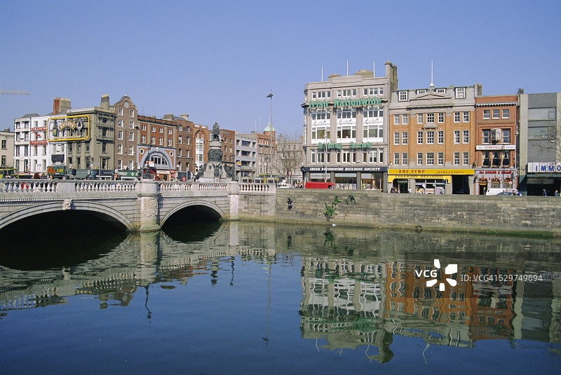 都柏林利菲河上的奥康奈尔桥，爱尔兰图片素材