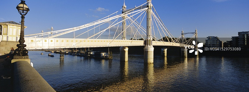 英国伦敦阿尔伯特桥图片素材