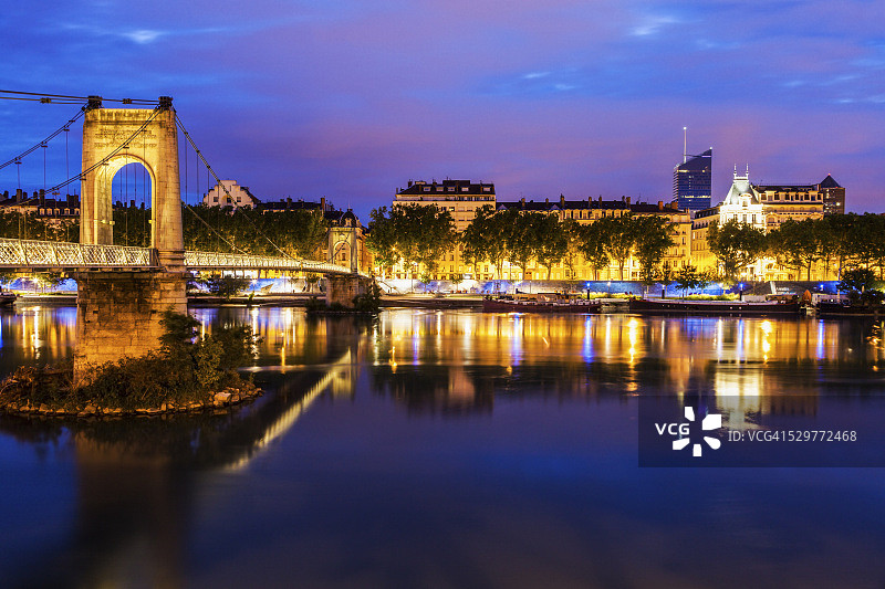 里昂的大学人行桥图片素材