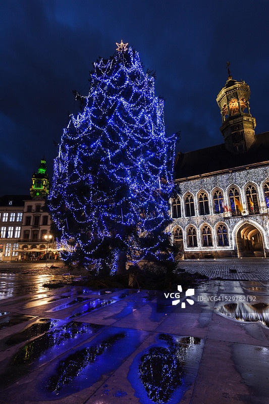 蒙斯市集广场的圣诞节图片素材