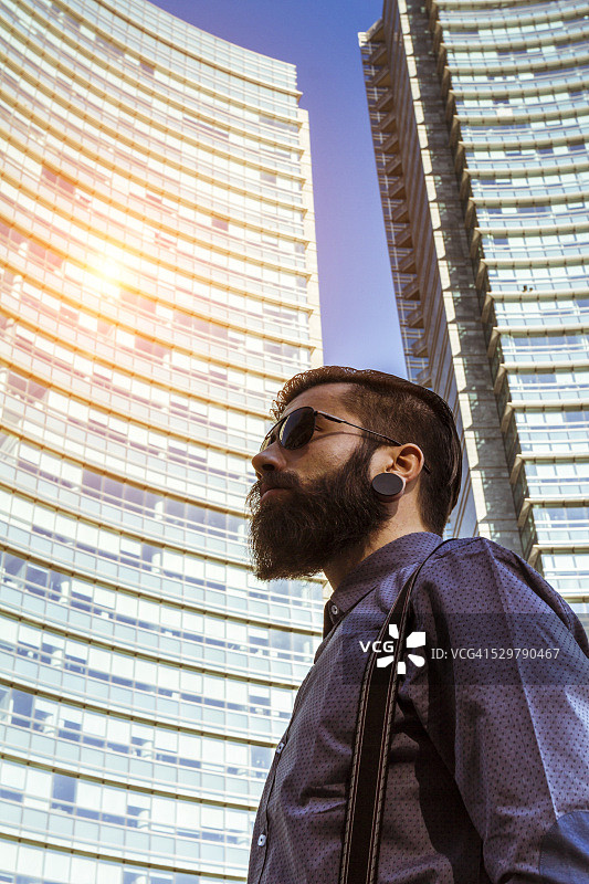 年轻男子肖像（嘻哈风格）图片素材