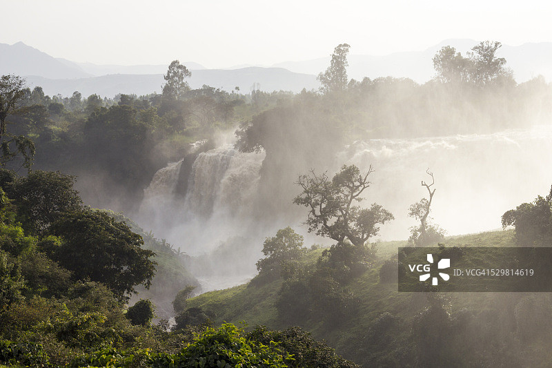 青尼罗河瀑布图片素材