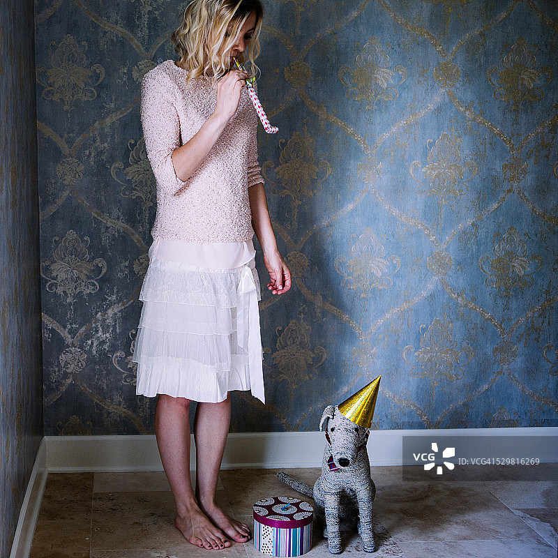 苏格拉底狗狗，生日快乐！图片素材