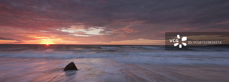 美国罗德岛州布洛克岛大西洋日出全景图片素材