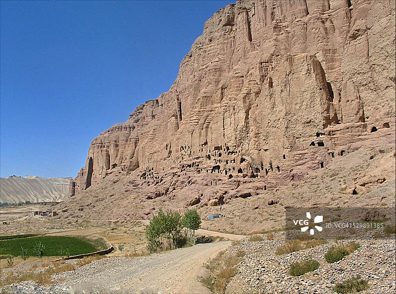 巴米扬悬崖边的佛像图片素材