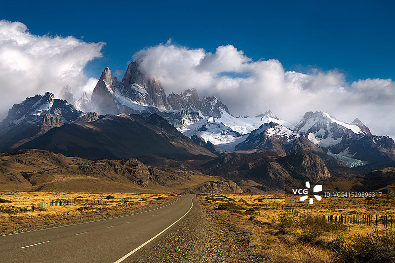 通往巴塔哥尼亚菲茨罗伊峰的路图片素材