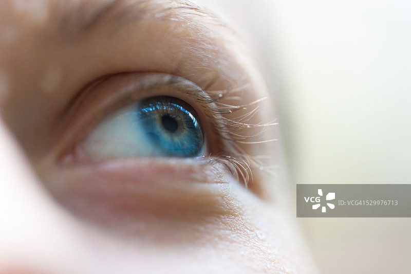 聚焦蓝色眼睛图片素材