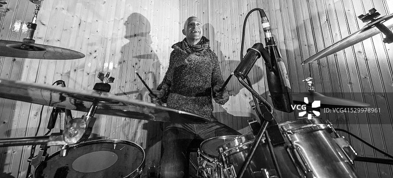 搞怪有趣的鼓手图片素材