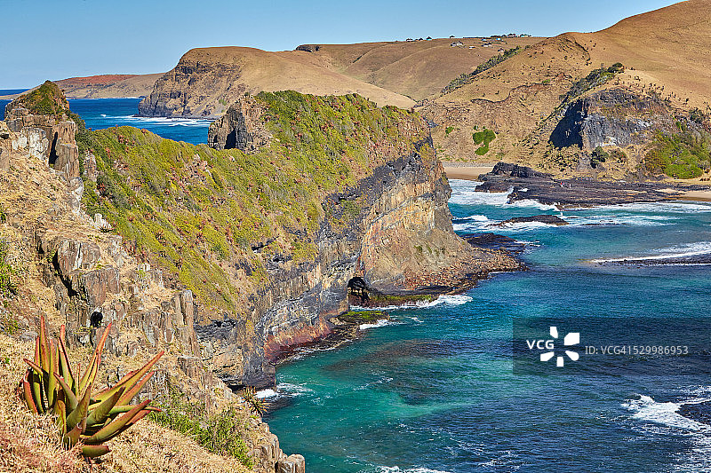 墙中洞岩层图片素材