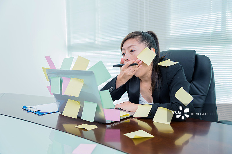 工作量过大图片素材