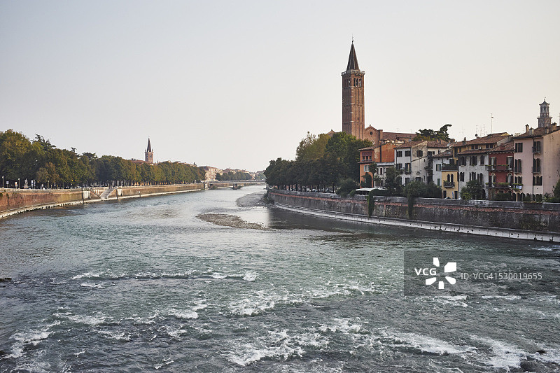 意大利维罗纳阿迪杰河城市风光图片素材