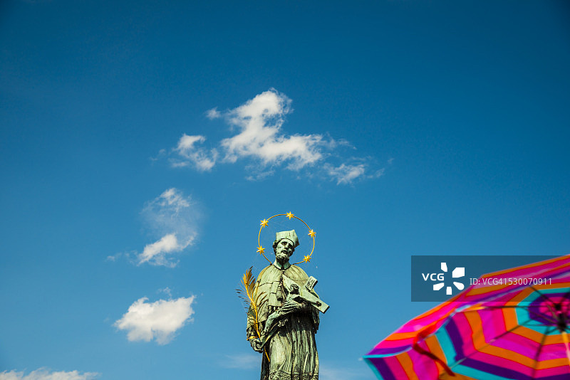 捷克布拉格查理大桥圣约翰雕像图片素材