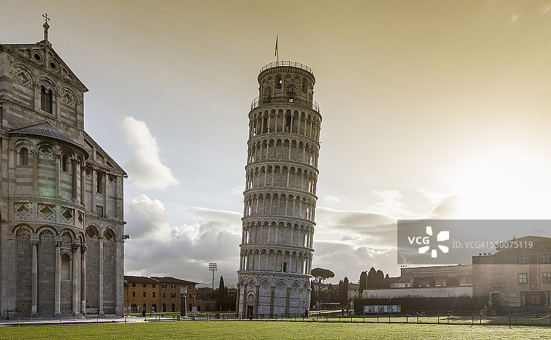 意大利托斯卡纳比萨斜塔和奇迹广场图片素材