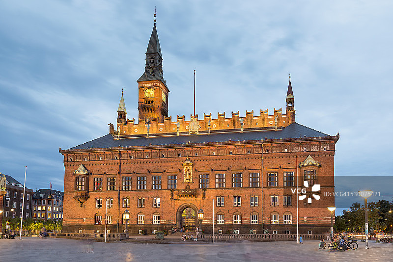 丹麦西兰岛哥本哈根市政厅夜景图片素材
