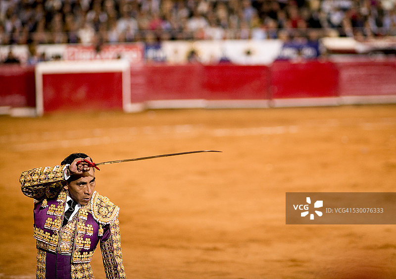 手持剑的斗牛士，墨西哥墨西哥城墨西哥广场图片素材