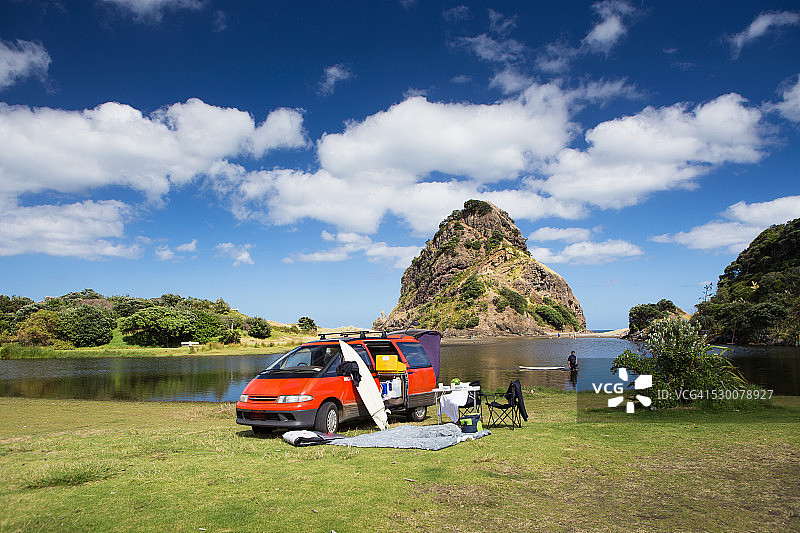 露营者在派哈海滩旁停车图片素材