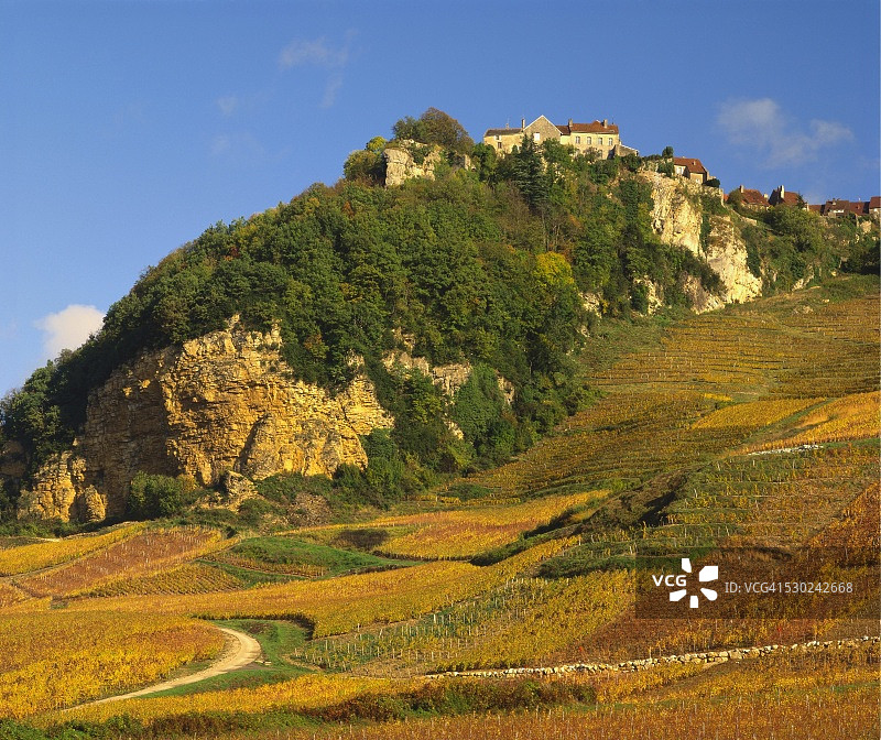 汝拉山Chateau Chalon村庄，法国弗朗什-孔泰图片素材