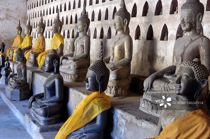 老挝万象西萨格寺回廊中的佛像图片素材