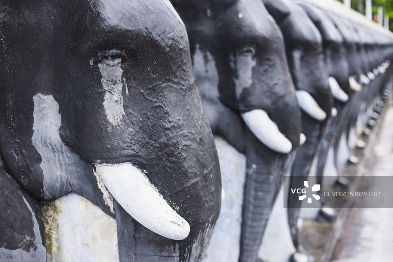 斯里兰卡阿努拉德普勒摩诃毗诃罗寺鲁万韦利萨亚佛塔的大象雕像，联合国教科文组织世界遗产图片素材