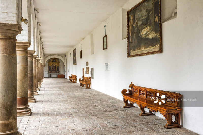 圣弗朗西斯科教堂和修道院回廊，基多，厄瓜多尔图片素材