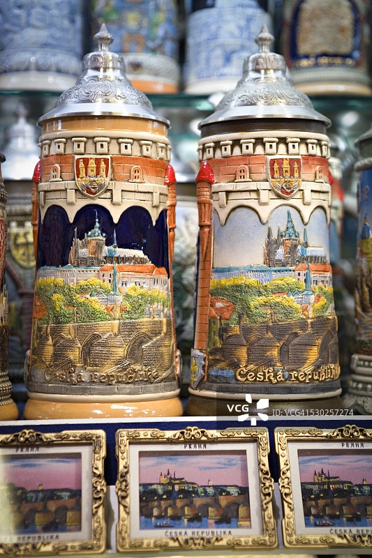 捷克布拉格啤酒杯图片素材