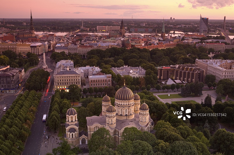 拉脱维亚里加老城黄昏鸟瞰，联合国教科文组织世界遗产图片素材