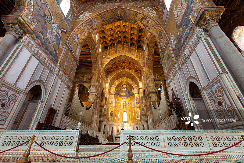 意大利西西里岛蒙雷阿莱新圣母玛利亚大教堂内部图片素材