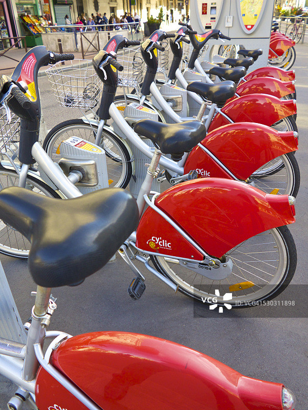 循环城市自行车自助服务，法国诺曼底鲁昂图片素材
