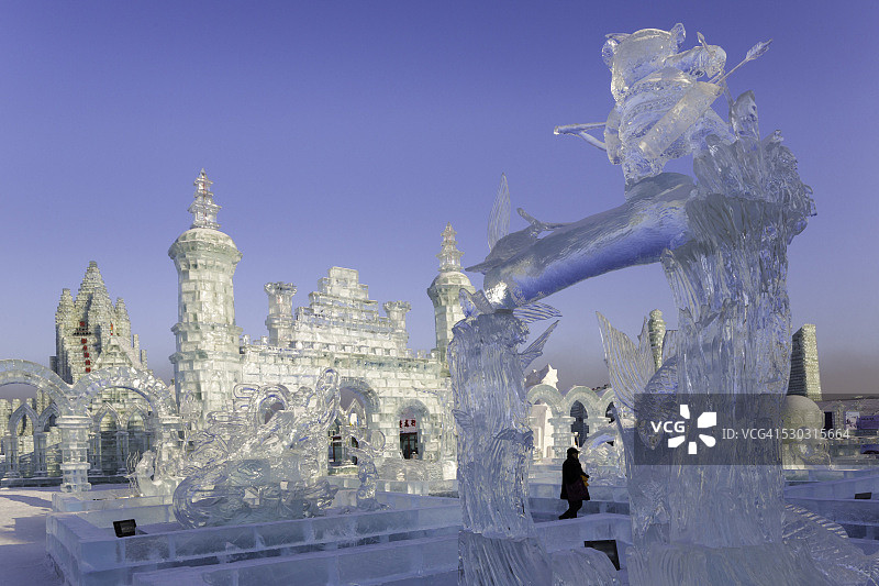中国黑龙江哈尔滨冰雪节上的壮观冰雕图片素材