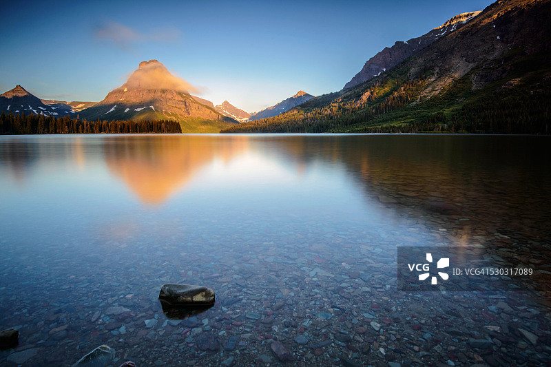 双子药日出图片素材
