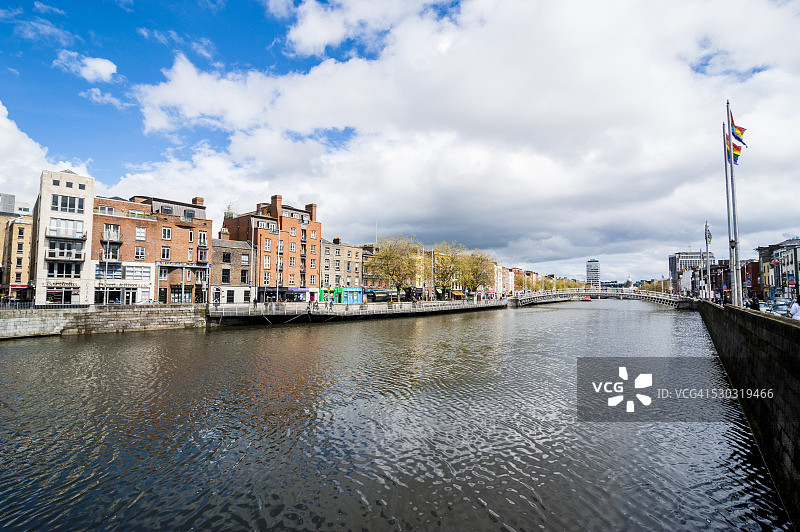 流经爱尔兰都柏林的利菲河图片素材