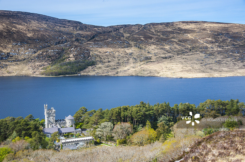爱尔兰多尼戈尔郡格伦维国家公园的格伦维城堡和贝格湖图片素材
