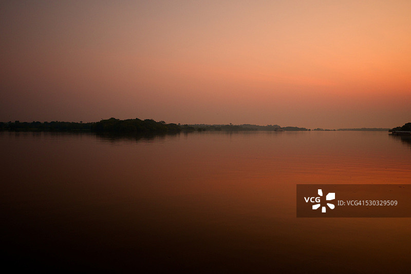 亚马逊河上的日出图片素材